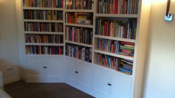 Hoogglans Boekenkast (in hoek), verstelbare planken